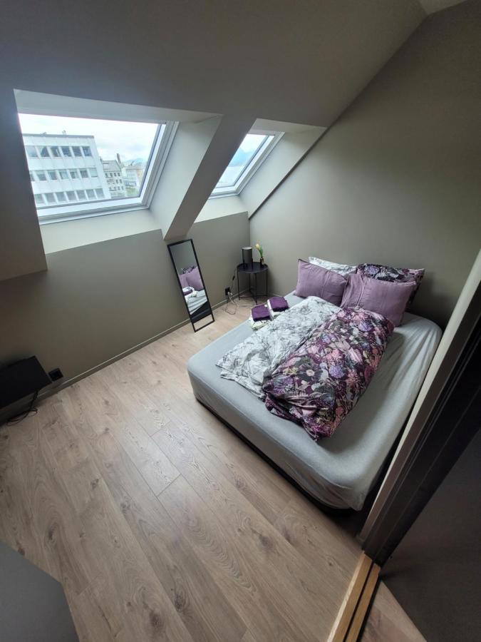 Single Elegant Room I Sentrum- Sea View Олесунн Экстерьер фото