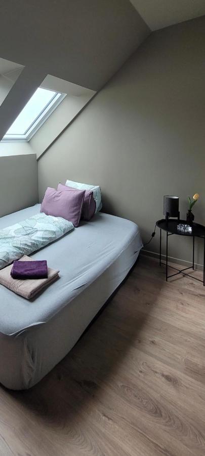 Single Elegant Room I Sentrum- Sea View Олесунн Номер фото