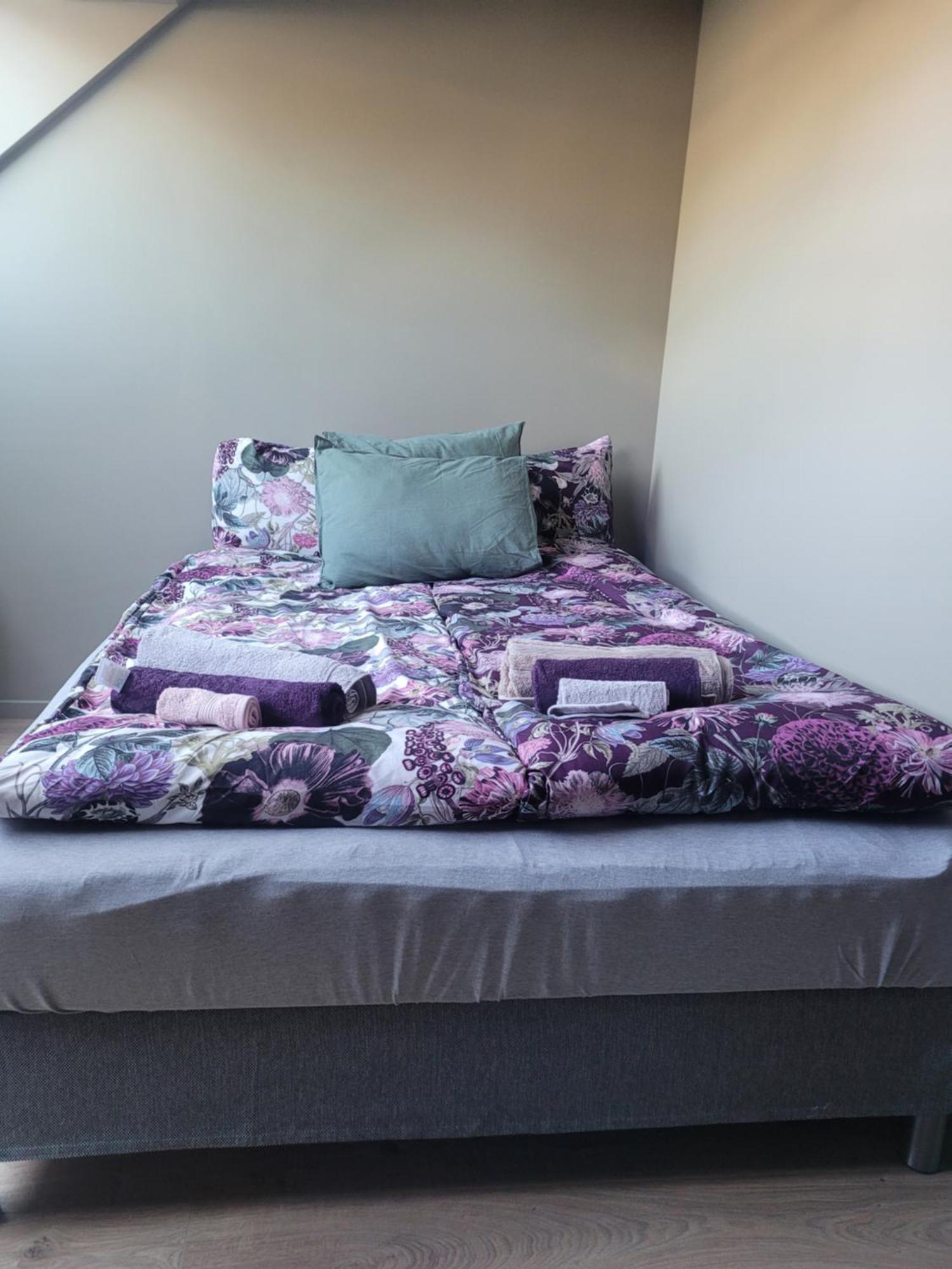 Single Elegant Room I Sentrum- Sea View Олесунн Экстерьер фото
